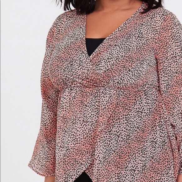 HOST PICK Torrid's Pink Leopard Chiffon Top 1X - Picture 5 of 6